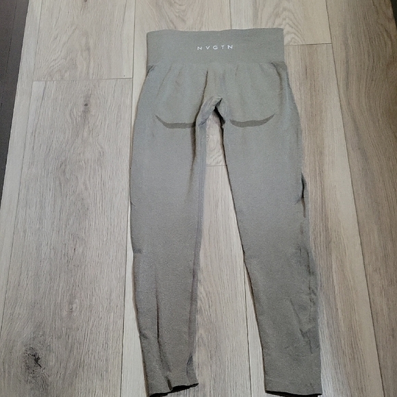 NVGTN Khaki Green Curve Seamless Leggings Size S - Picture 2 of 4